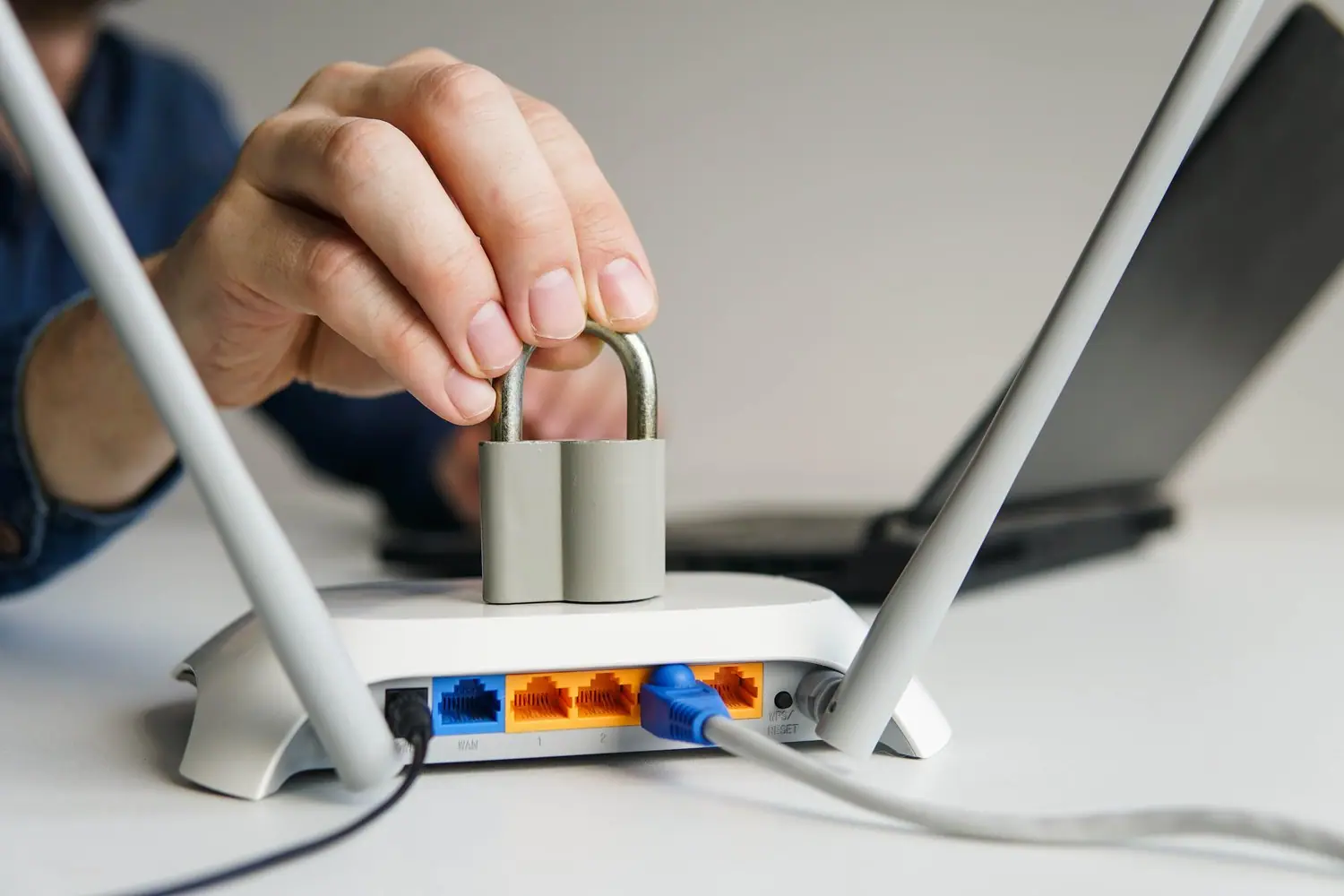 Jak zabezpieczyć domową sieć WiFi przed włamaniem