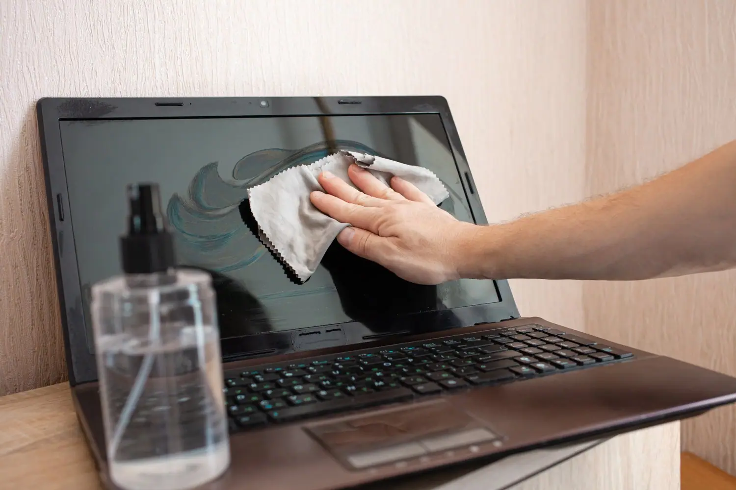 Jak skutecznie wyczyścić kamerkę internetową